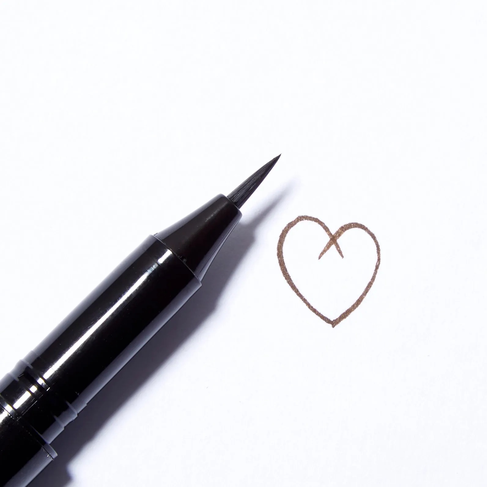 Auto-Graphique Liquid Eyeliner