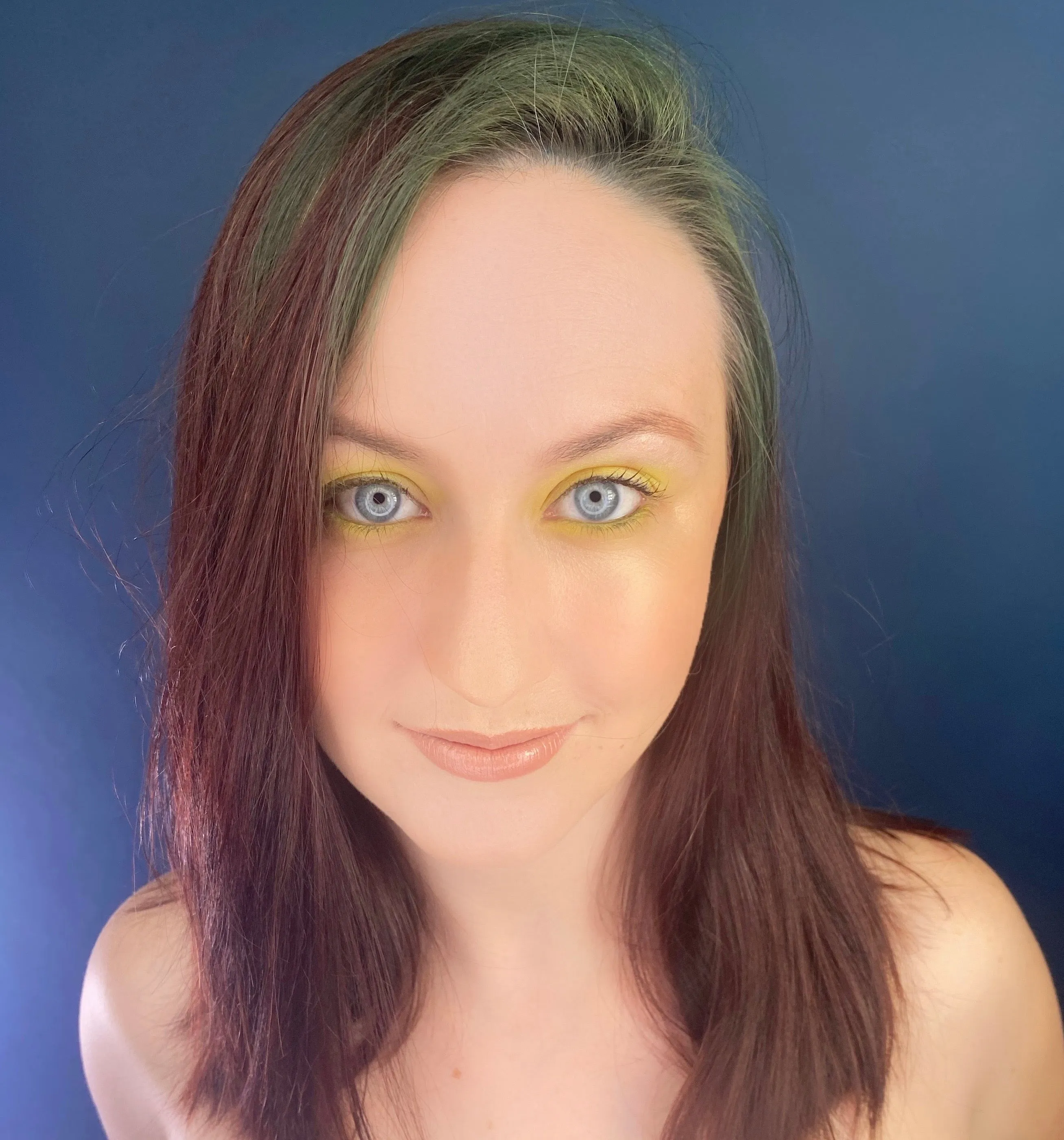 Bombshell - Pan of Glow Pressed Eyeshadow