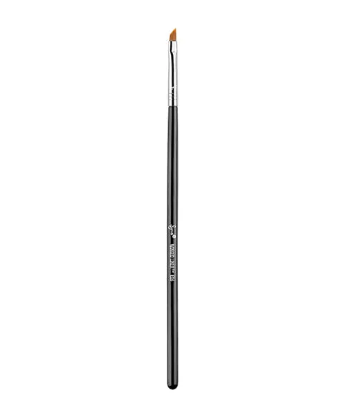 E06 Winged Liner Brush