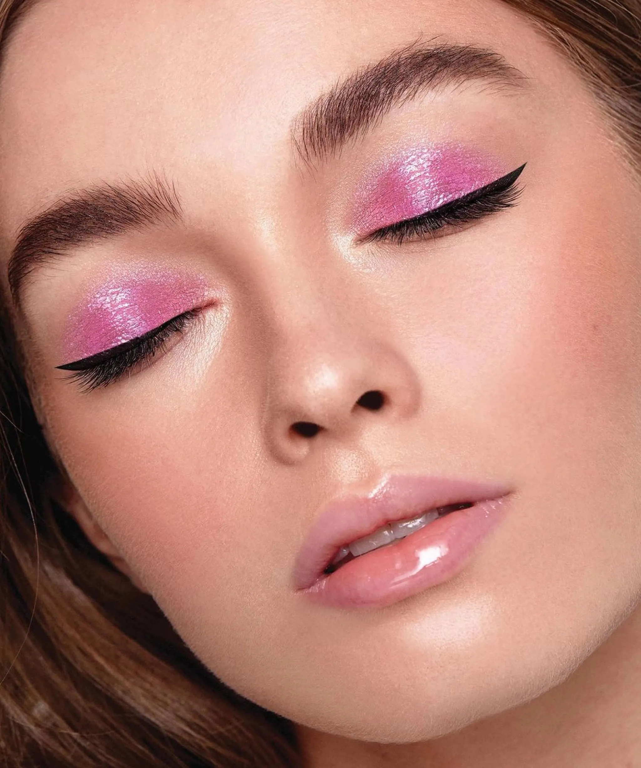 Eyeliner liquid with hard brush