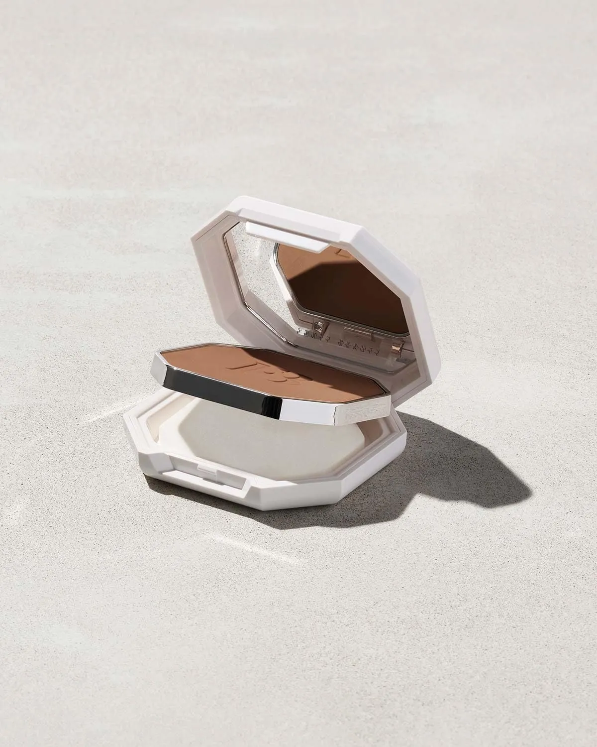 Fenty Beauty by Rihanna Pro Filtr Soft Matte Longwear Powder Foundation 320