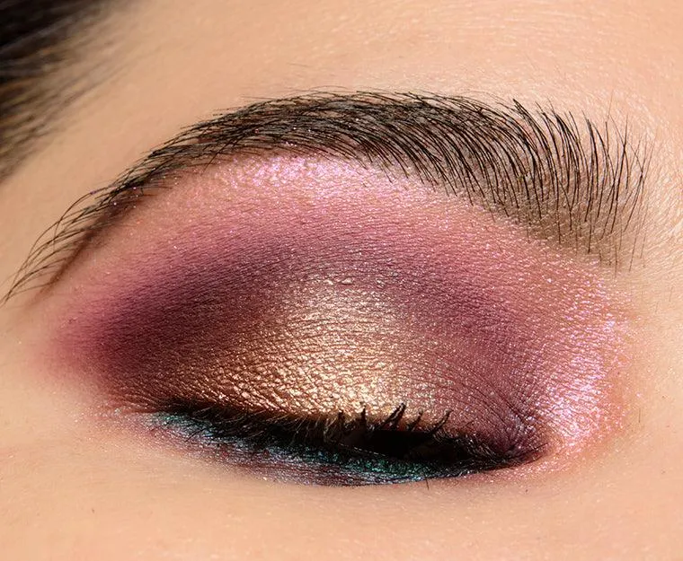 Huda Beauty - Naughty Nude Eyeshadow Palette