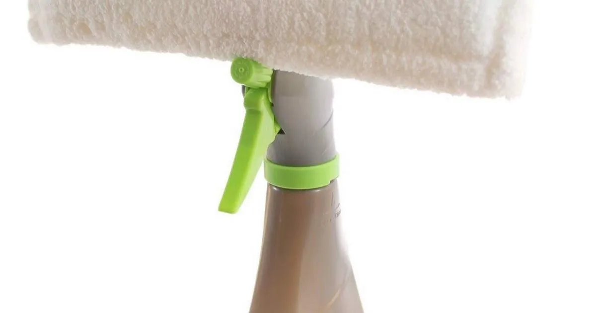 K Kudos Plastic Easy Glass Spray Type Cleaning Brush Wiper Clean Shave Car Window Cleaner for Car Window, Mirror, Glass.