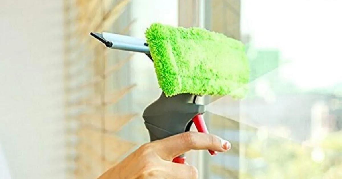 K Kudos Plastic Easy Glass Spray Type Cleaning Brush Wiper Clean Shave Car Window Cleaner for Car Window, Mirror, Glass.