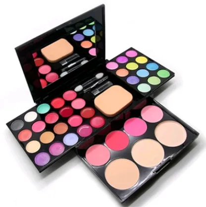 Makeup Box with 24 Eyeshadows, 8 Lipsticks, 4 Blushes, 3 Powders, and a 39-Color Makeup Disc – the perfect combination in a makeup tray.