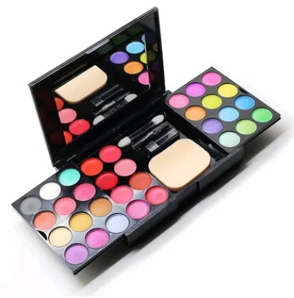 Makeup Box with 24 Eyeshadows, 8 Lipsticks, 4 Blushes, 3 Powders, and a 39-Color Makeup Disc – the perfect combination in a makeup tray.