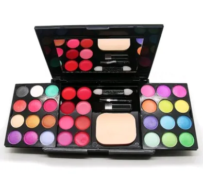 Makeup Box with 24 Eyeshadows, 8 Lipsticks, 4 Blushes, 3 Powders, and a 39-Color Makeup Disc – the perfect combination in a makeup tray.