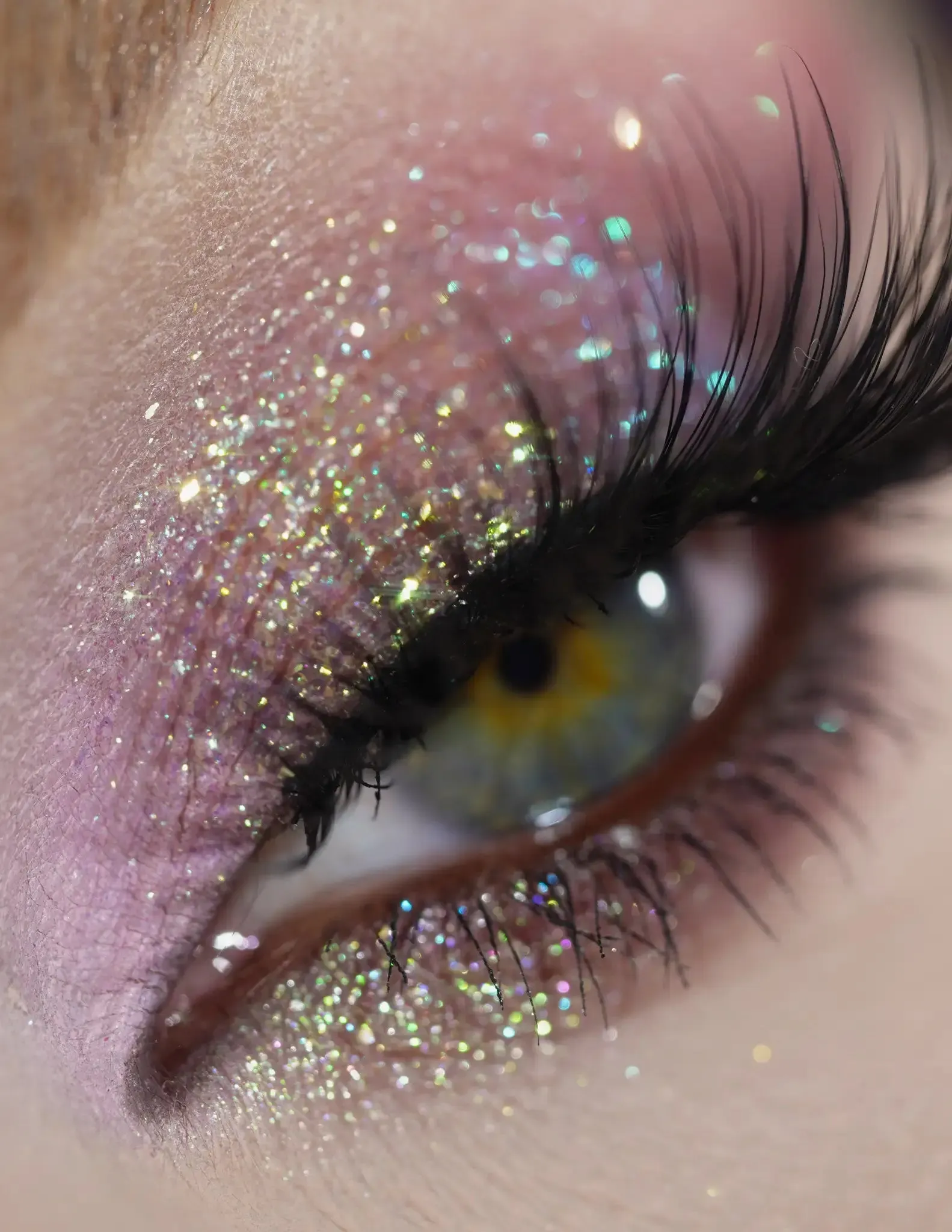Must Have Combo Eyeshadow Glitter Shades #11, #19, #33 & Free Gel Primer
