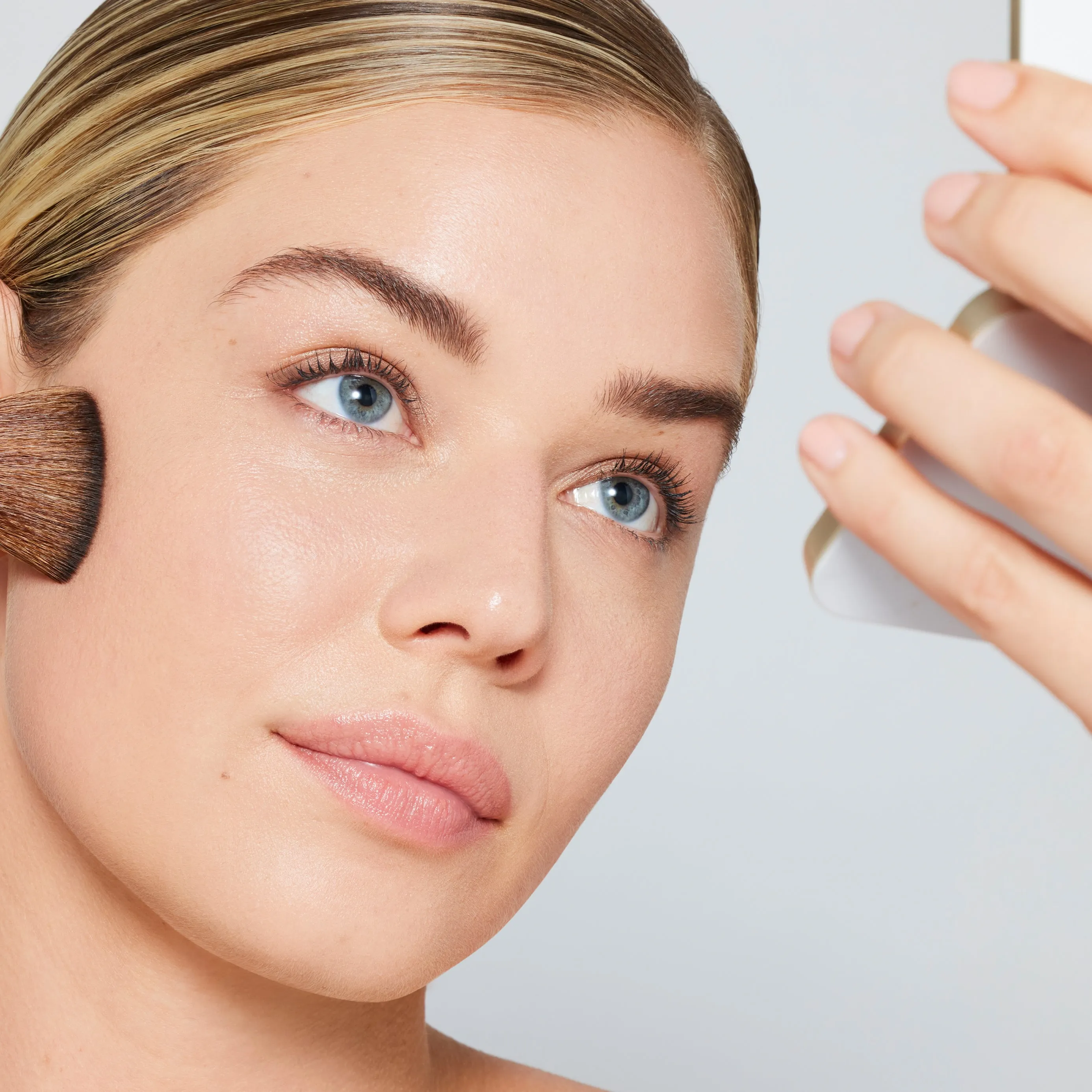 PureMatte® Finish Powder & Refillable Compact