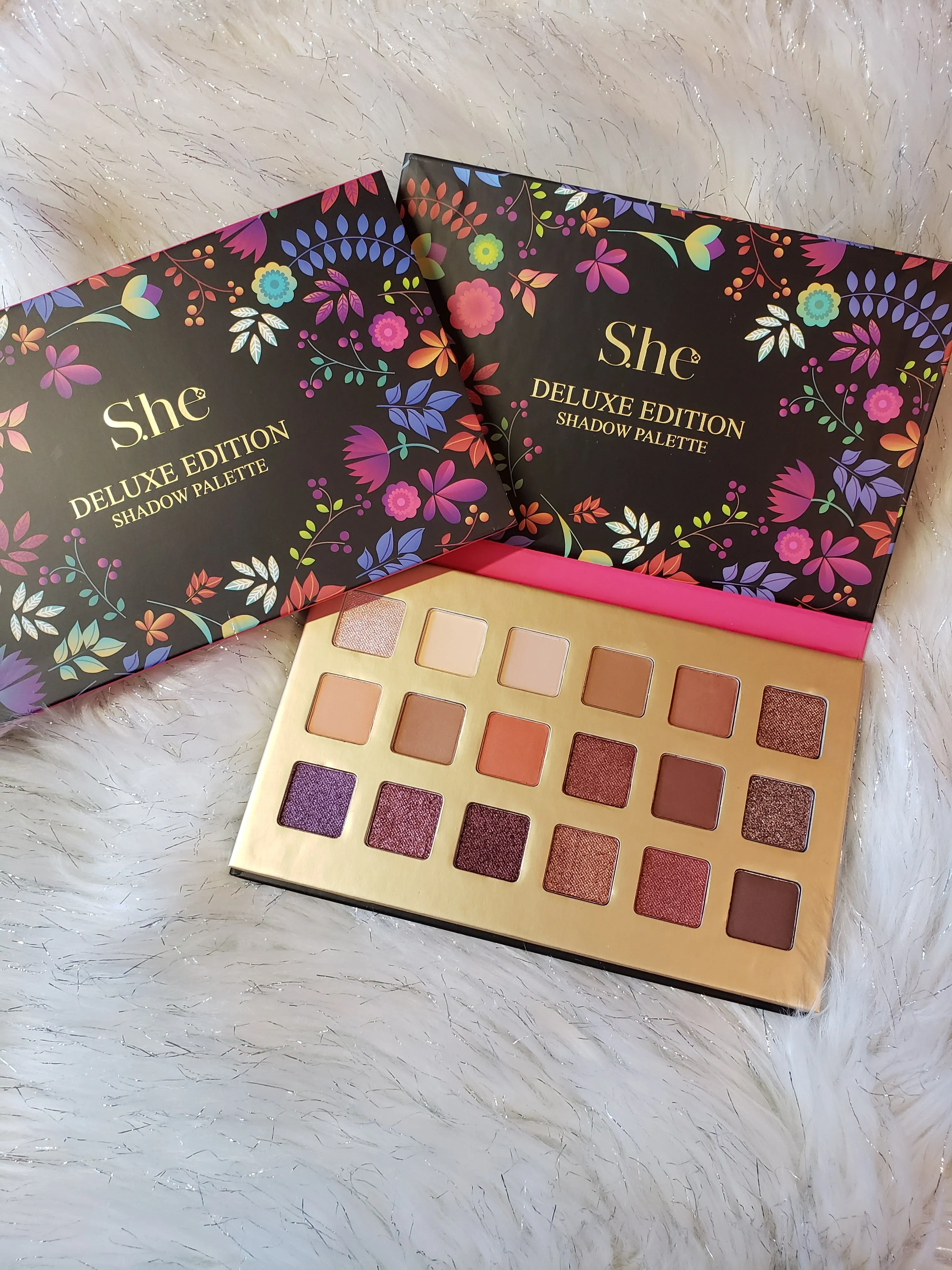 She Deluxe Edition 18 color eyeshadow palette