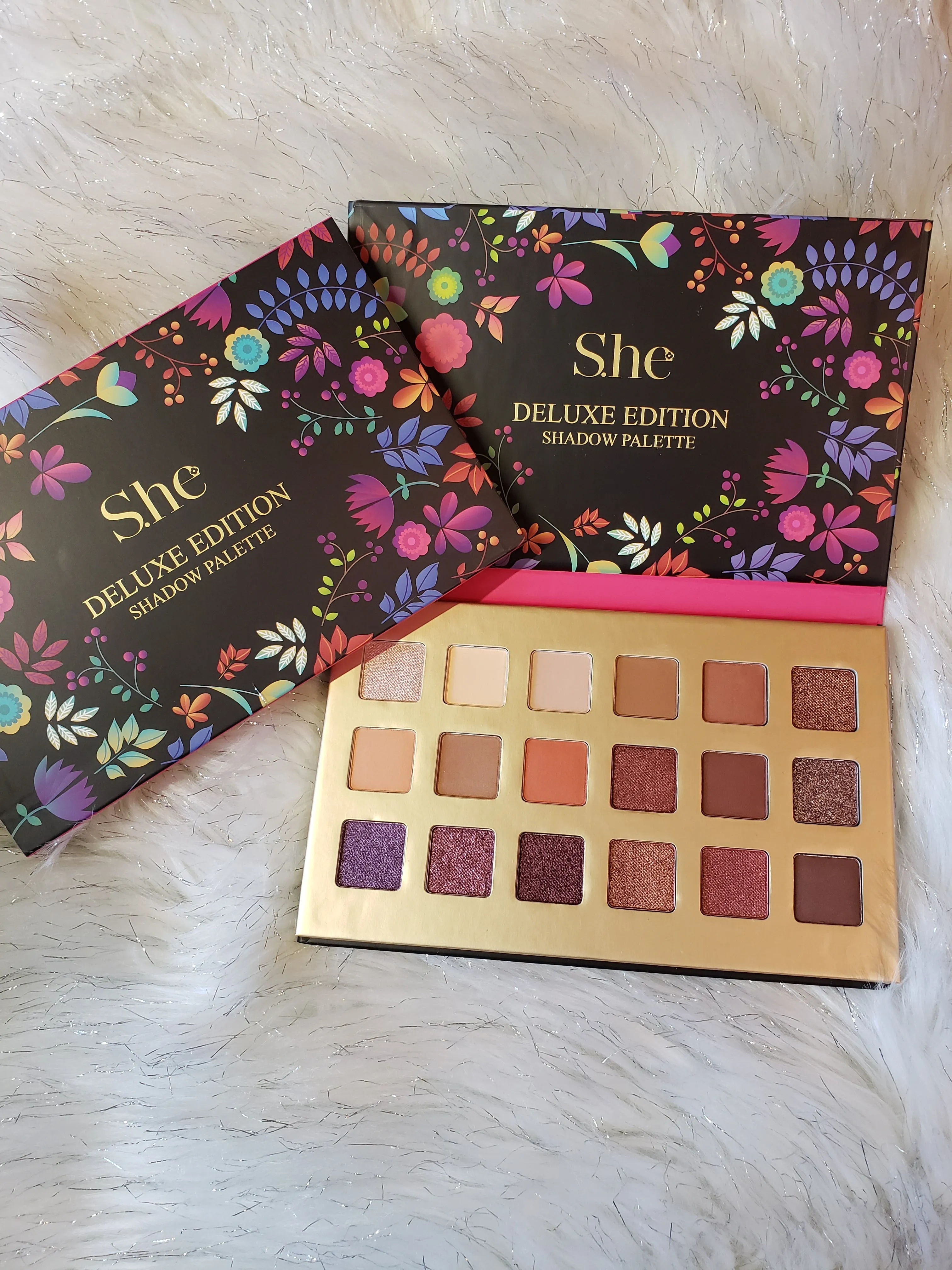 She Deluxe Edition 18 color eyeshadow palette