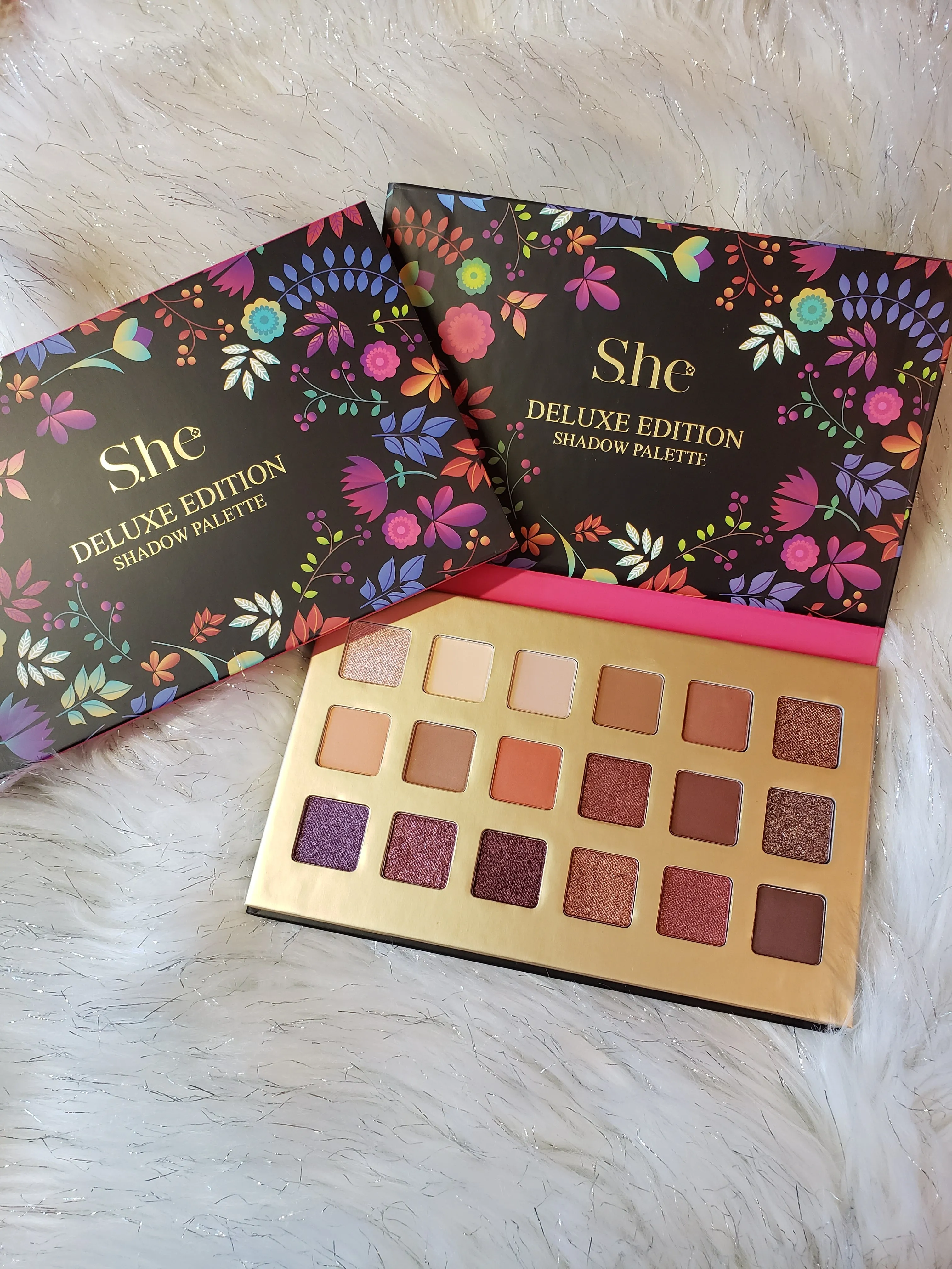 She Deluxe Edition 18 color eyeshadow palette
