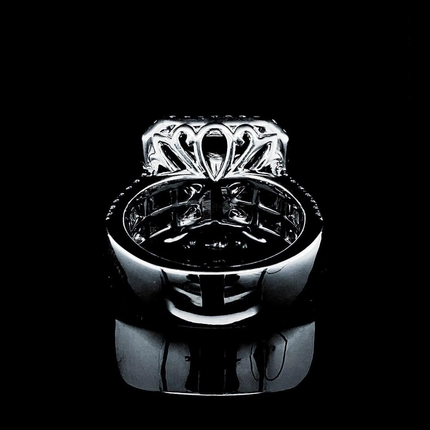 The Stolen LVNA Signatures | Archives 5.00ct Square Radiant Center Diamond Engagement Ring 18kt