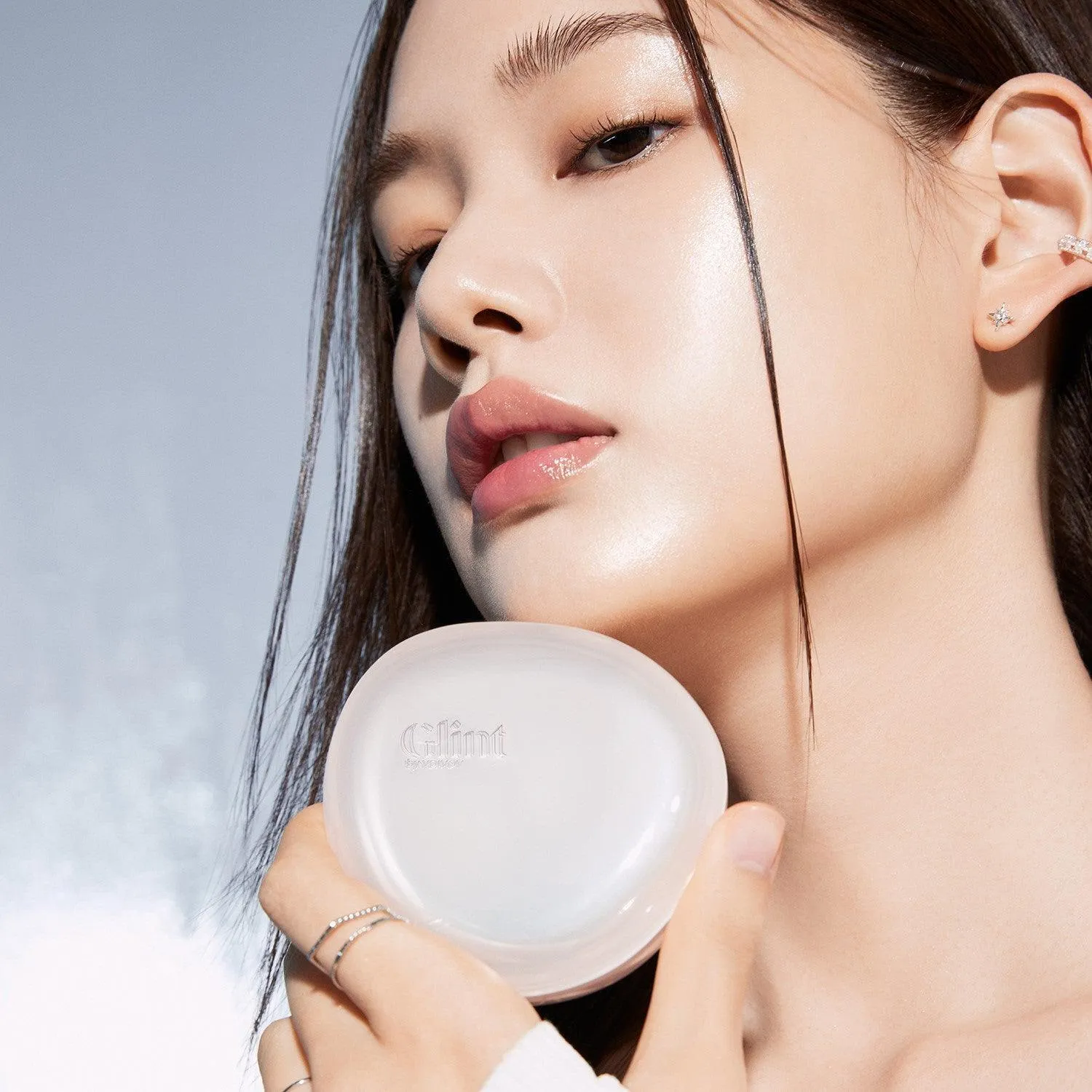 [VDIVOV] Glint by VDIVOV Glint Highlighting Cushion Foundation (2 Colors) SPF 50  PA     15g