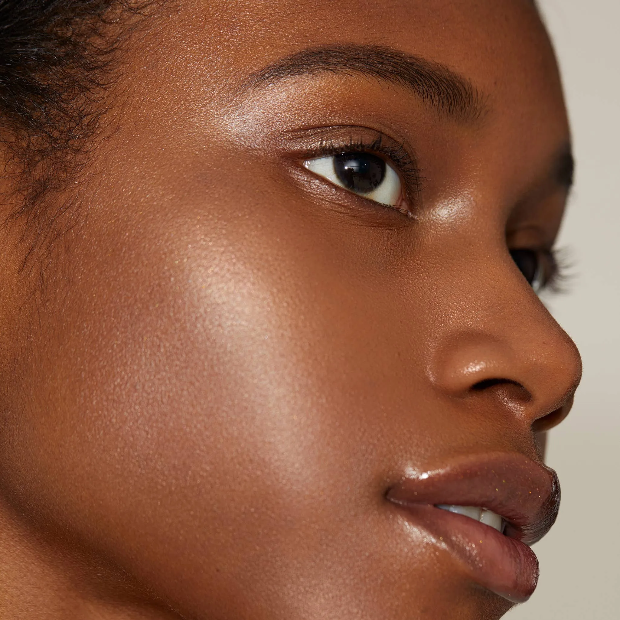 Vegan Cream Highlighter in Champagne