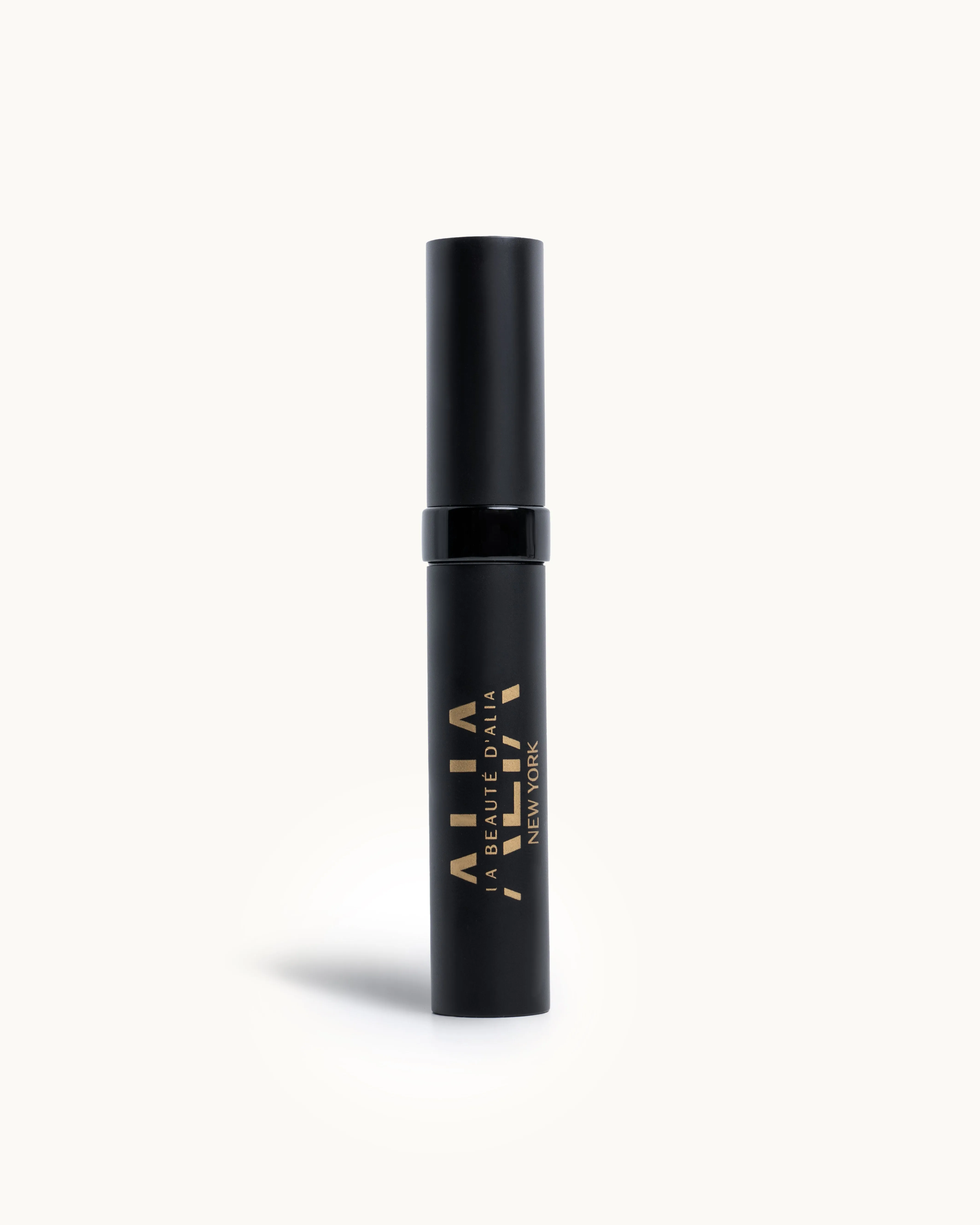 Water-Resistant Mascara: Bold, Lifted, Clump-Free Lashes