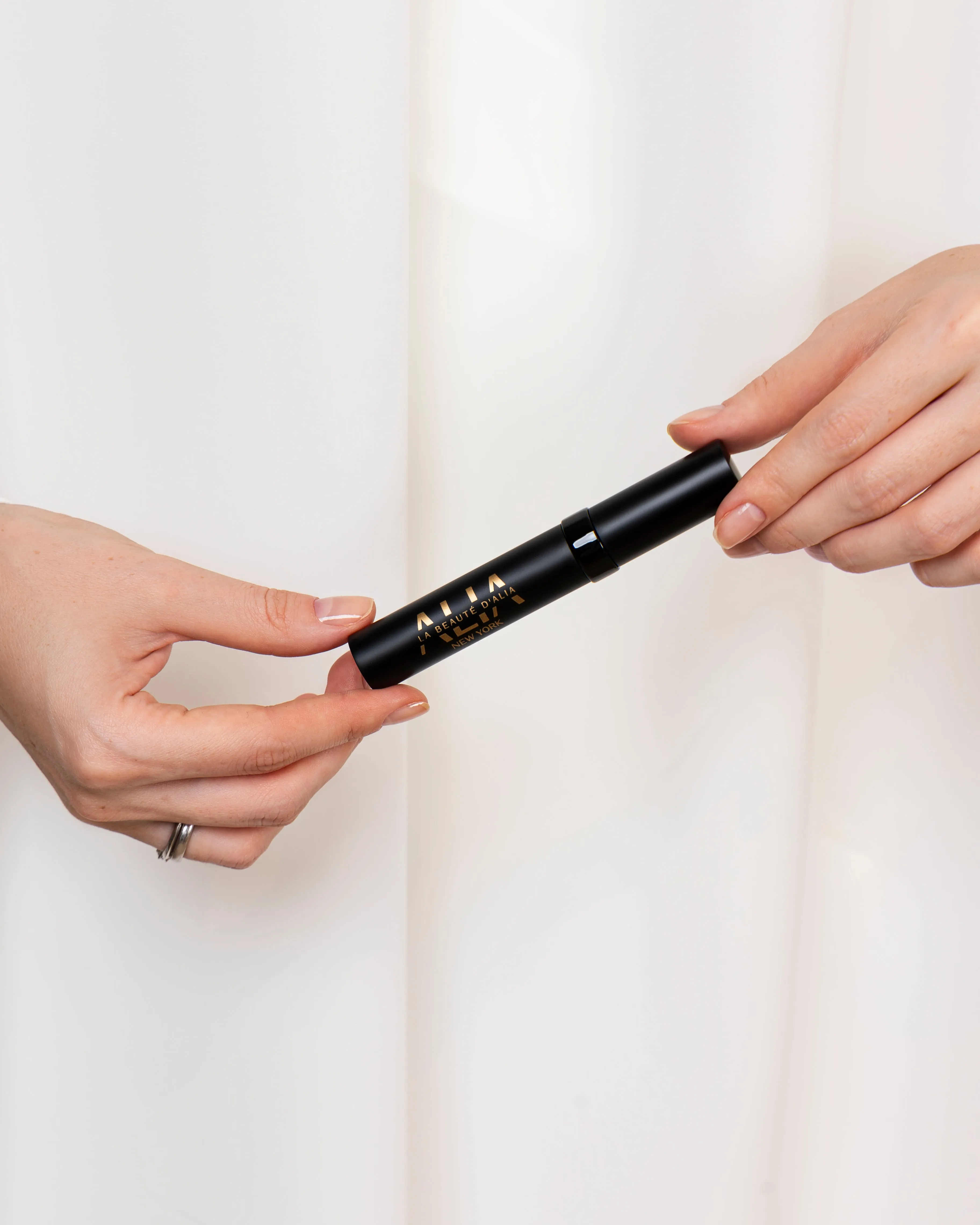 Water-Resistant Mascara: Bold, Lifted, Clump-Free Lashes